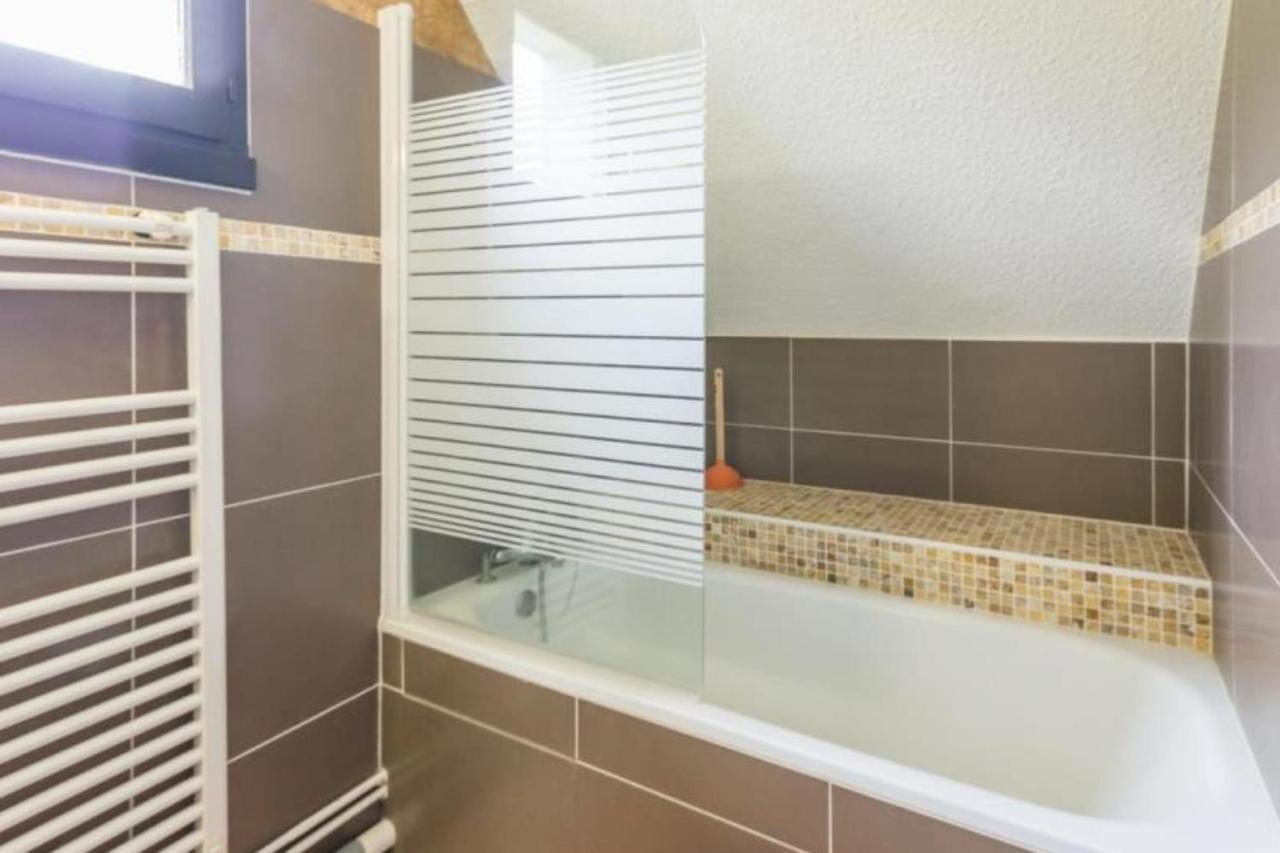 Nice House In A Residence With Swimming Pool カブール エクステリア 写真