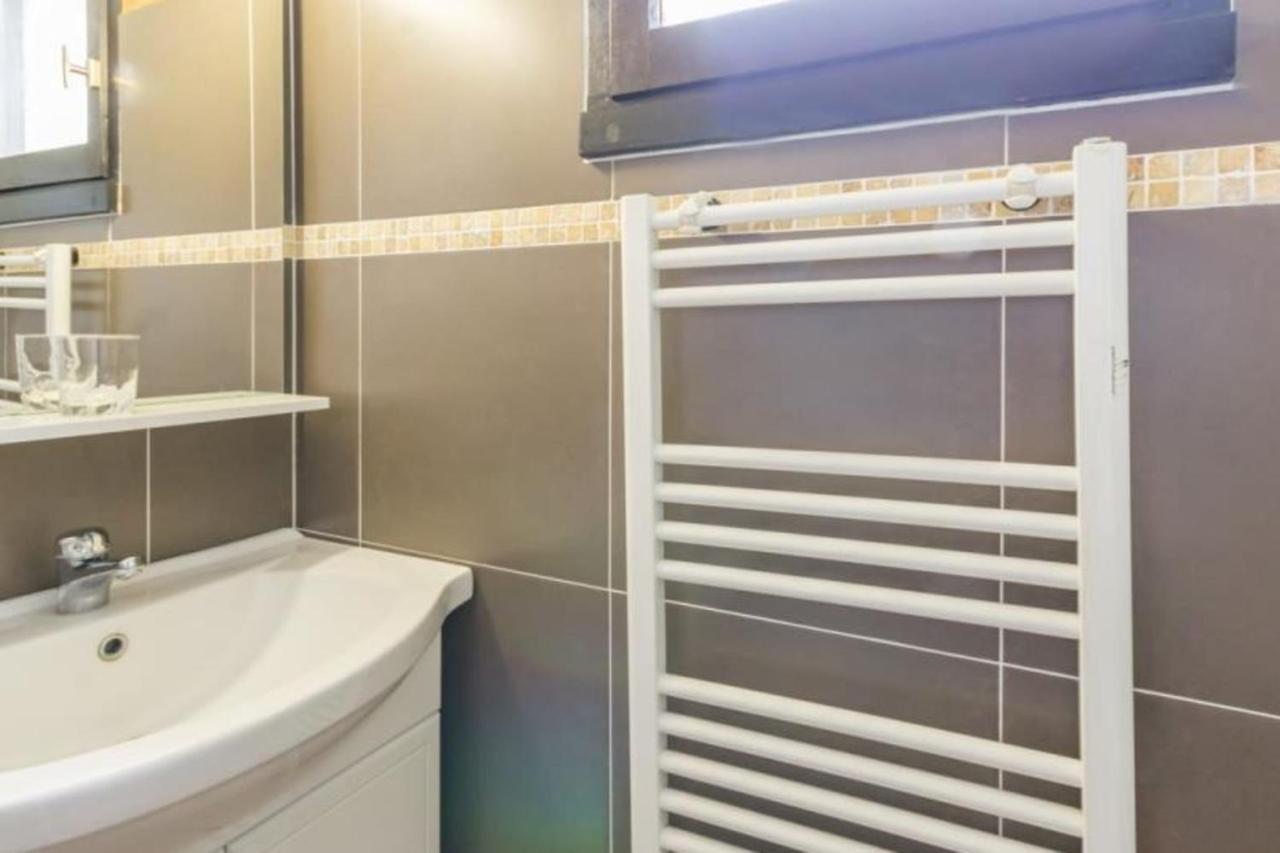 Nice House In A Residence With Swimming Pool カブール エクステリア 写真